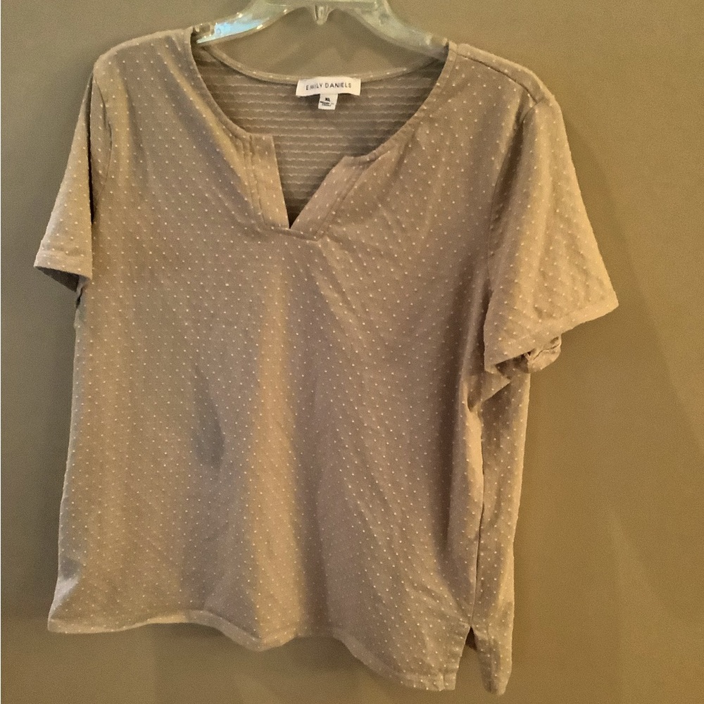 Emily Daniels XL V neck short sleeved top